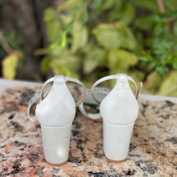 Badgley Mischka Tempest Embellished Block NWT
Heel Sandal size 7 - Picture 5 of 13